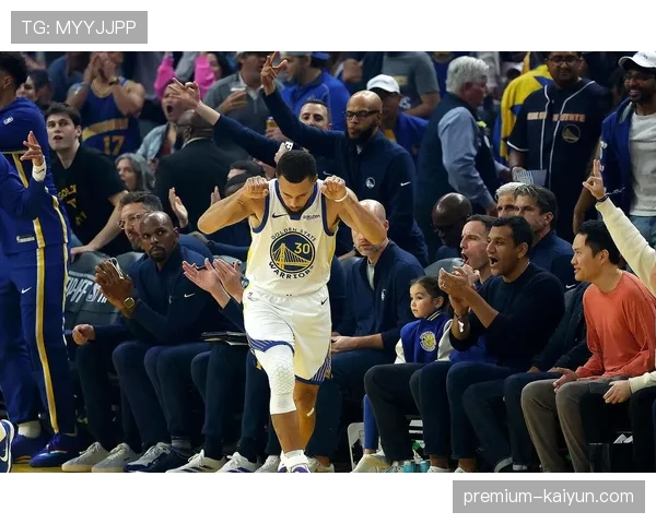 NBA常规赛:勇士客场加时险胜凯尔特人,库里命中关键三分 NBA常规赛:勇士客场加时险胜凯尔特人,库里命中关键三分